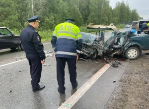  ПРОИСШЕСТВИЯ На свердловской трассе водитель «Жигулей» погиб, вылетев на встречку. В его машине чудом выжил ребенок