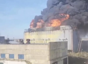 В Перми вспыхнул пожар на химзаводе.