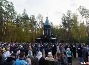 В монастырь на Ганину Яму приехали больше полутора тысяч верующих