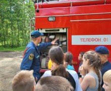 Сотрудники 76 пожарно-спасательной части города Алапаевска совместно с Алапаевским районным отделением Всероссийское добровольное пожарное общество и Администрацией МО город Алапаевск провели мероприятие по пожарной безопасности в лагере «Спутник»