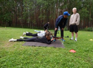 Продолжаются учебно-тренировочные занятия по стрельбе в лагере Спутник